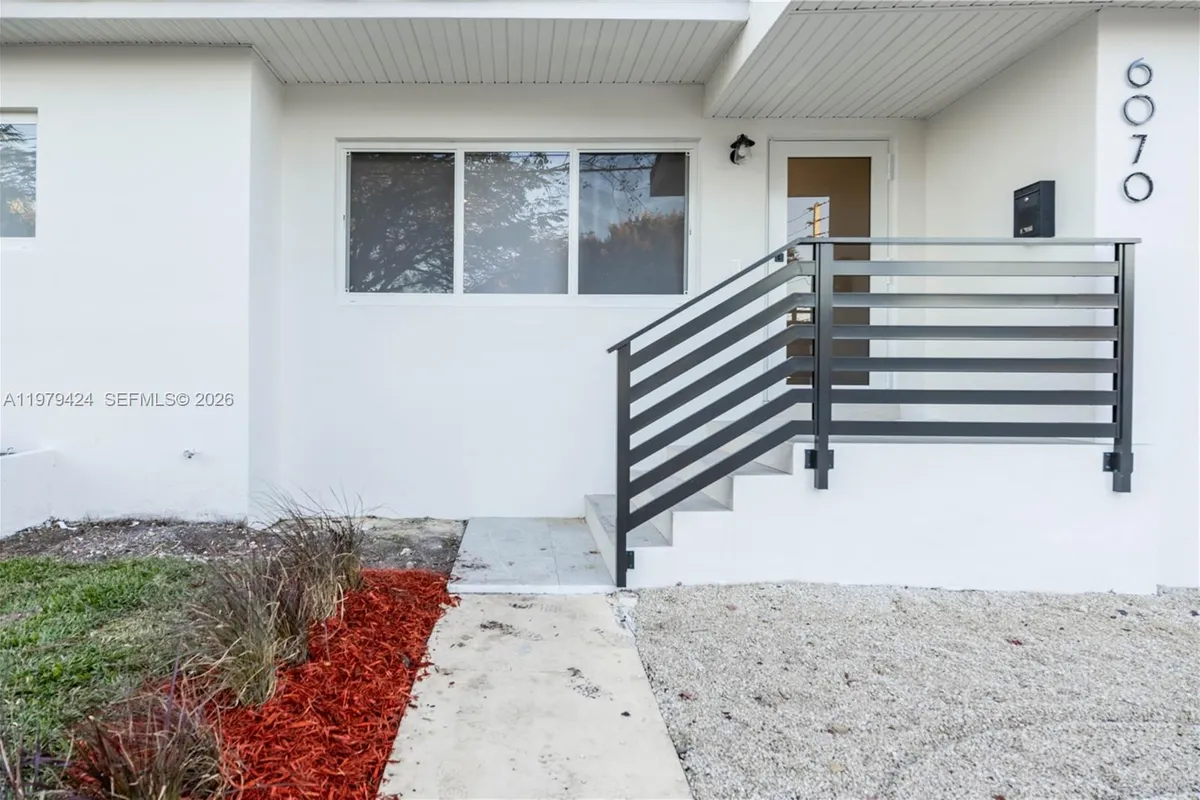 6070 SW 42nd St, Miami FL 33155