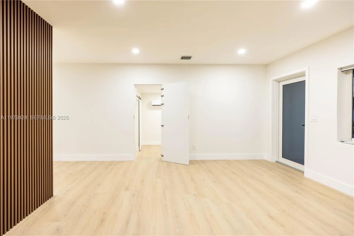 6070 SW 42nd St, Miami FL 33155