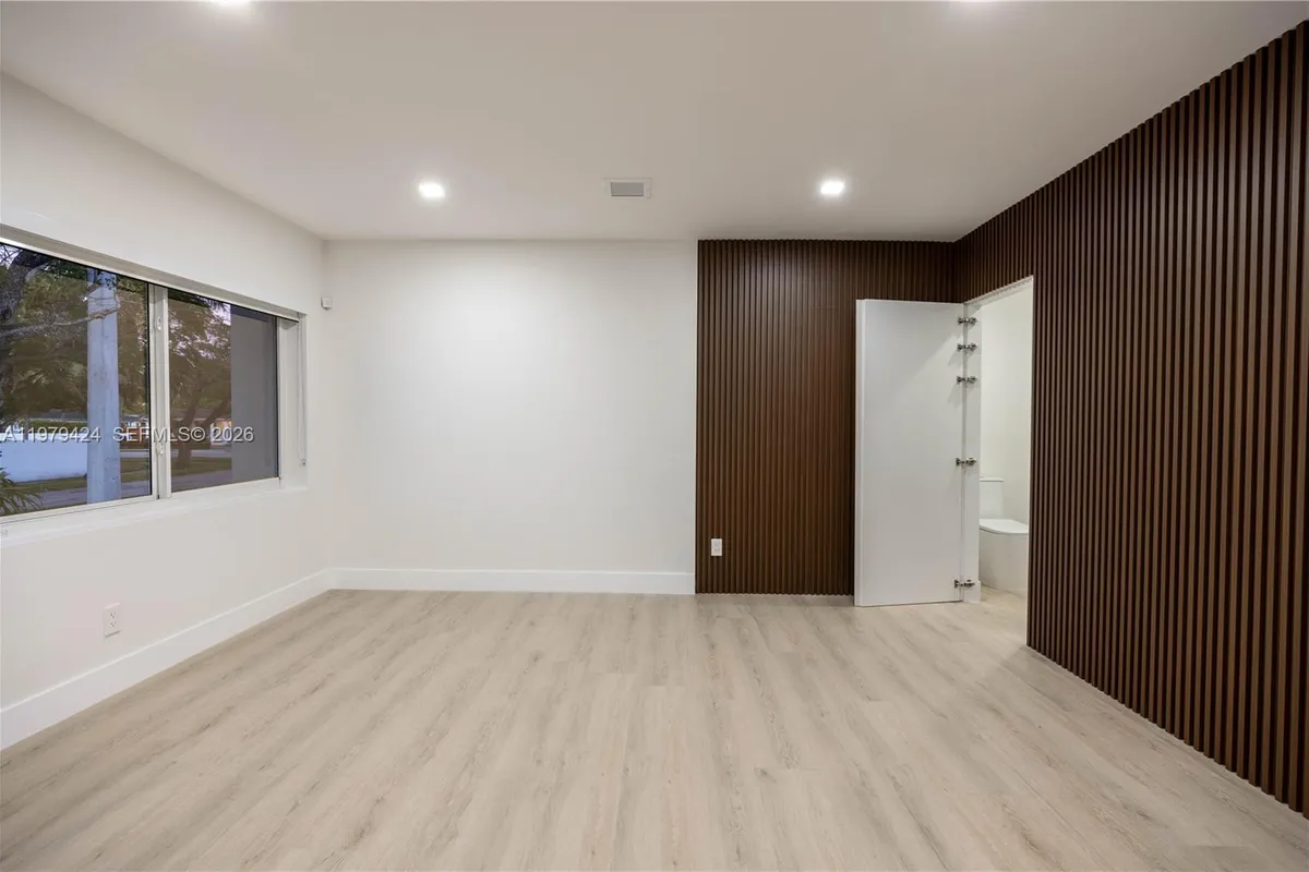 6070 SW 42nd St, Miami FL 33155