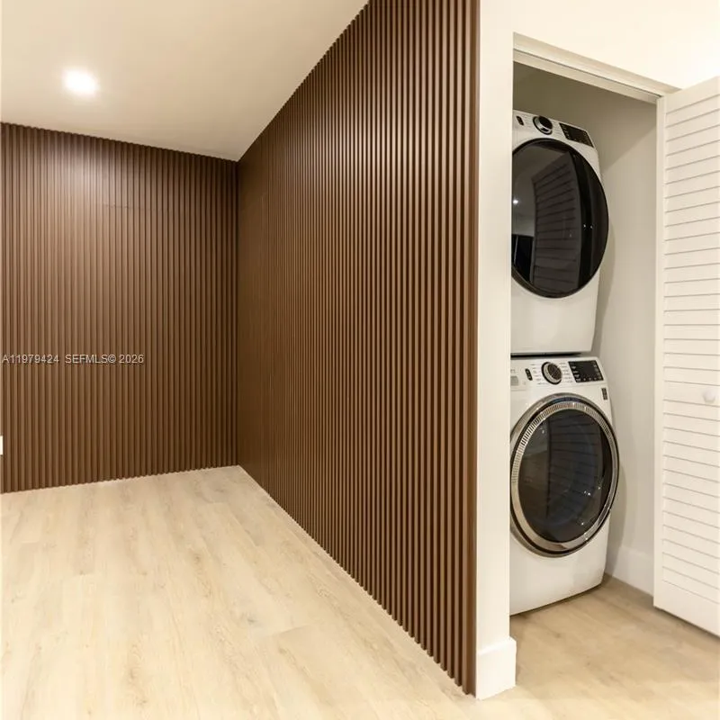 6070 SW 42nd St, Miami FL 33155