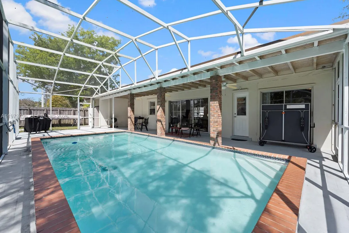 8620 SW 185th Ter, Cutler Bay FL 33157