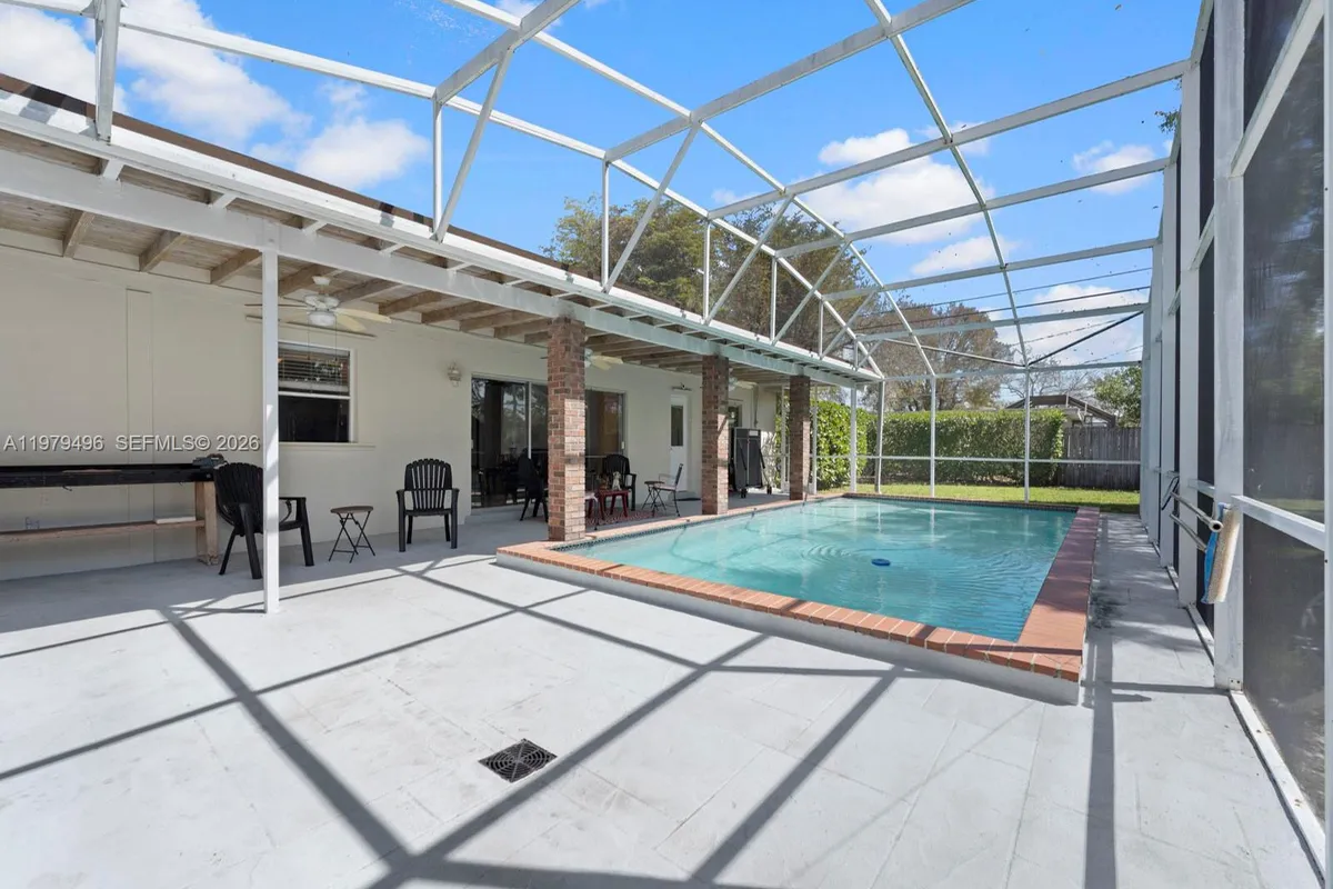 8620 SW 185th Ter, Cutler Bay FL 33157