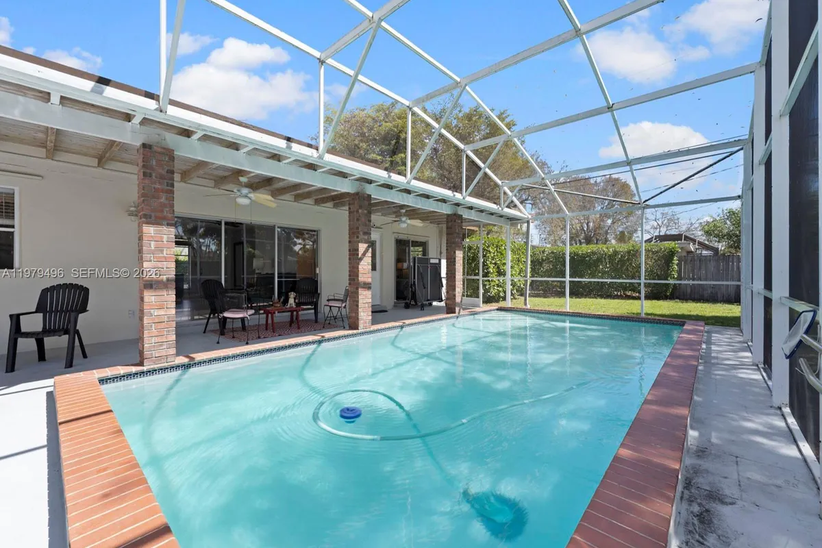 8620 SW 185th Ter, Cutler Bay FL 33157