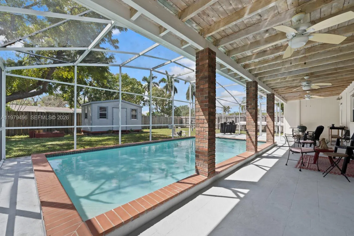 8620 SW 185th Ter, Cutler Bay FL 33157