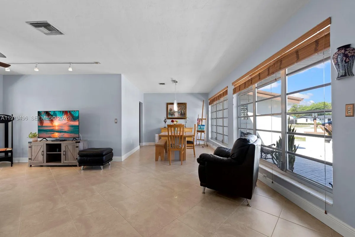 8620 SW 185th Ter, Cutler Bay FL 33157