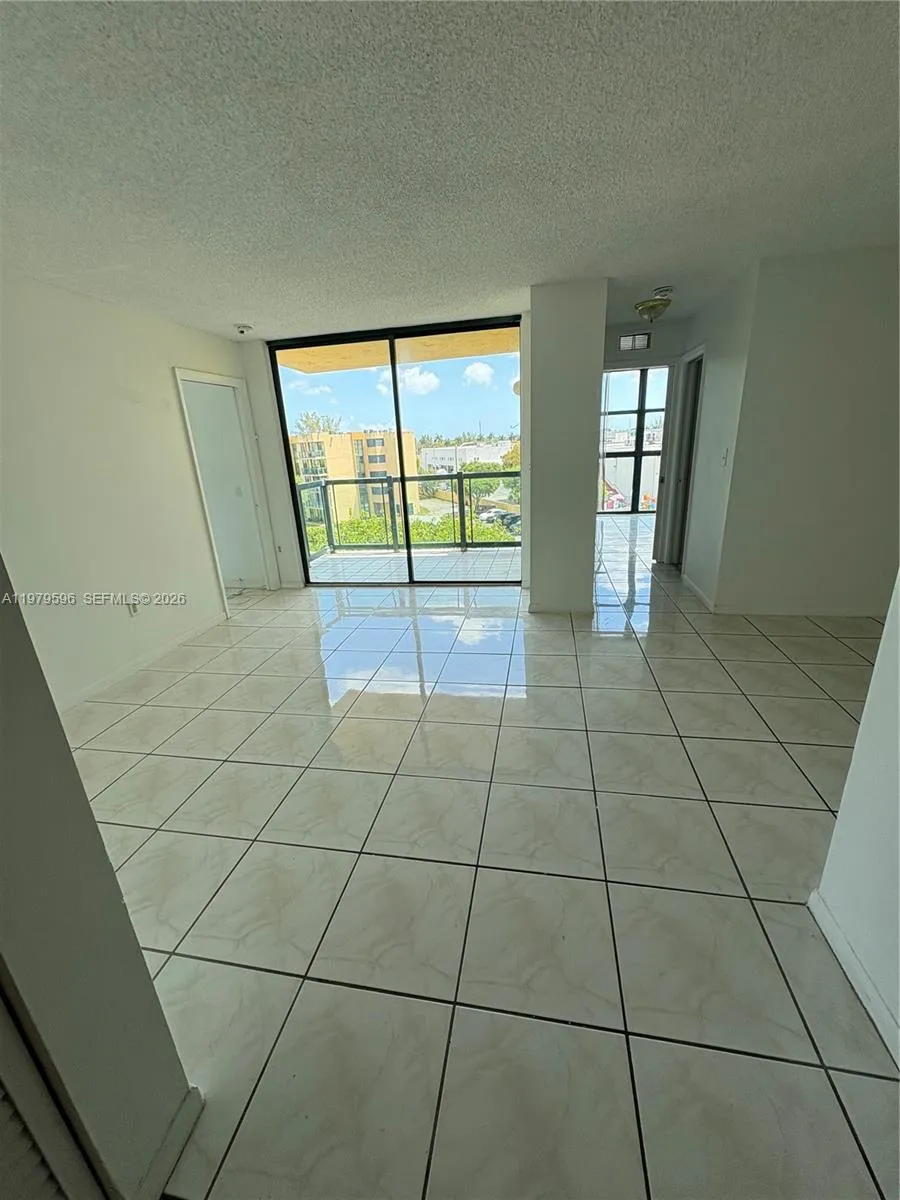 11800 SW 18th St # 4, Miami FL 33175