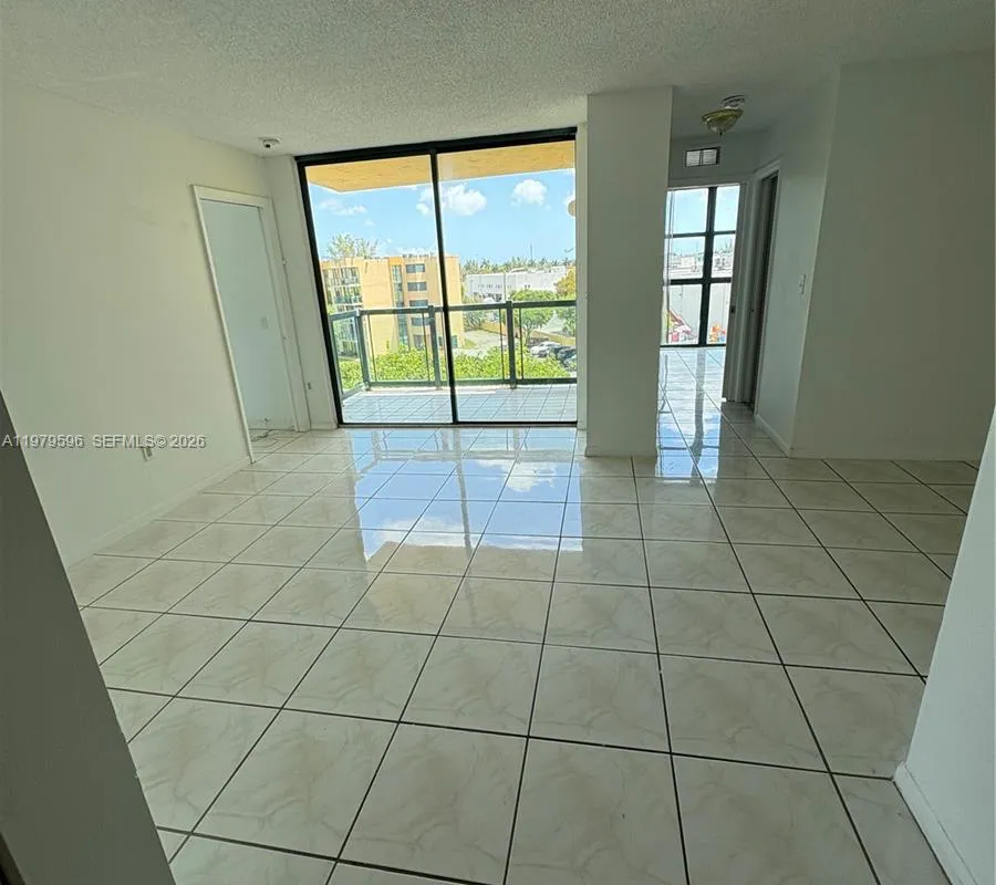 11800 SW 18th St # 4, Miami FL 33175