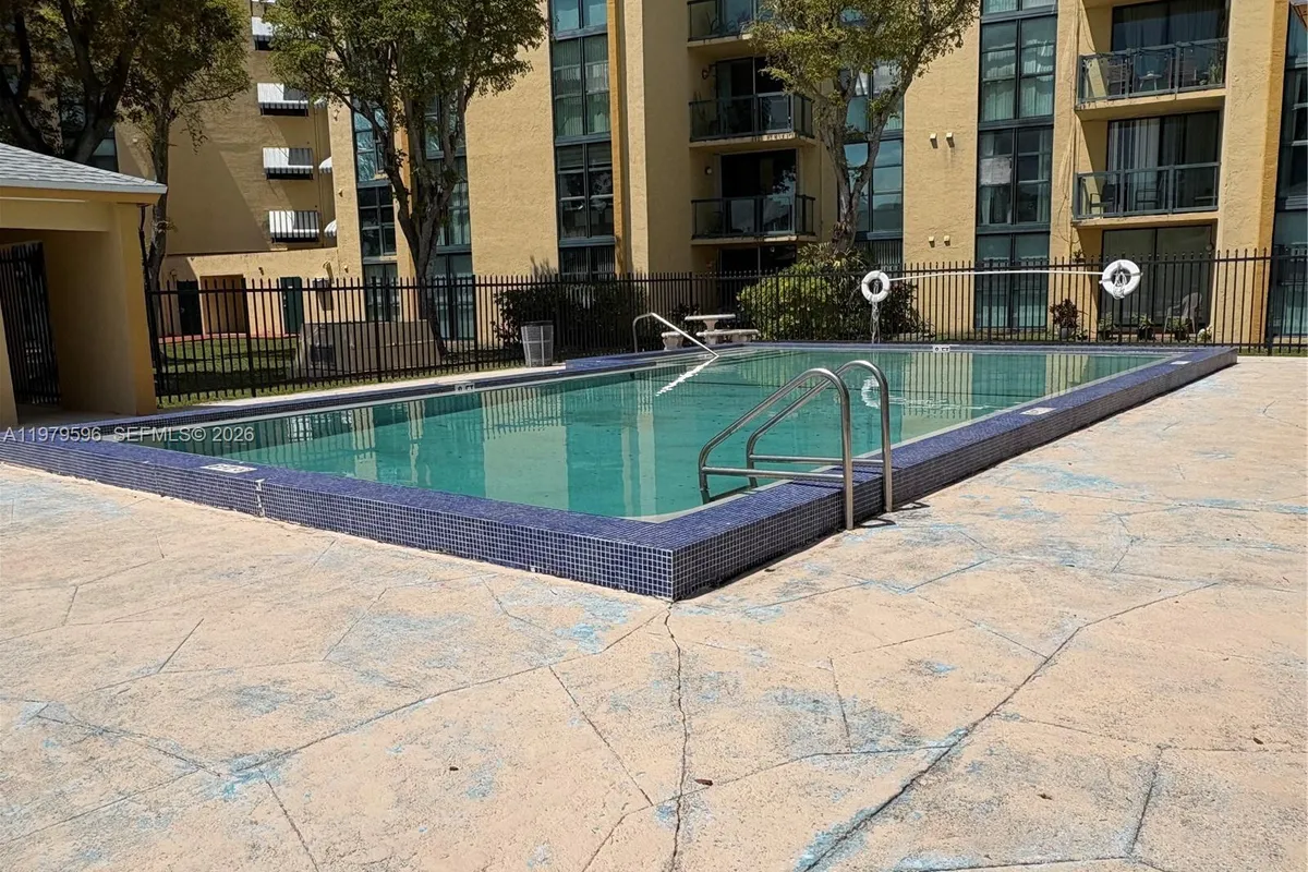 11800 SW 18th St # 4, Miami FL 33175