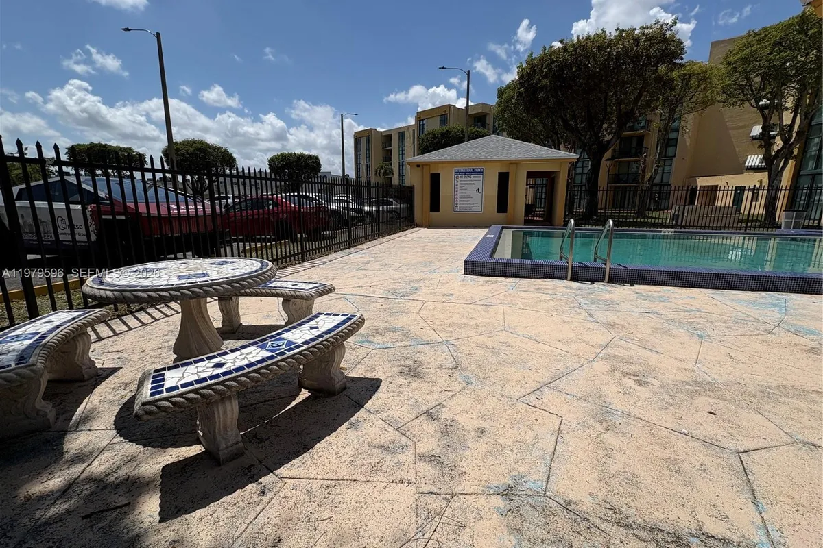 11800 SW 18th St # 4, Miami FL 33175