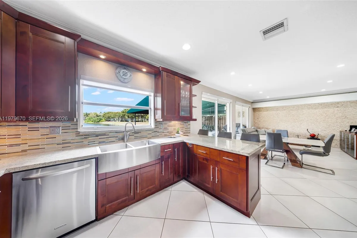 10917 NW 59th St, Doral FL 33178