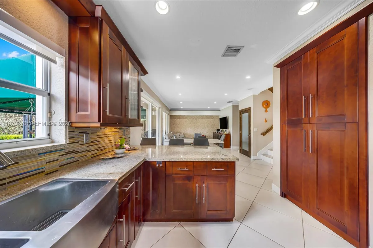 10917 NW 59th St, Doral FL 33178