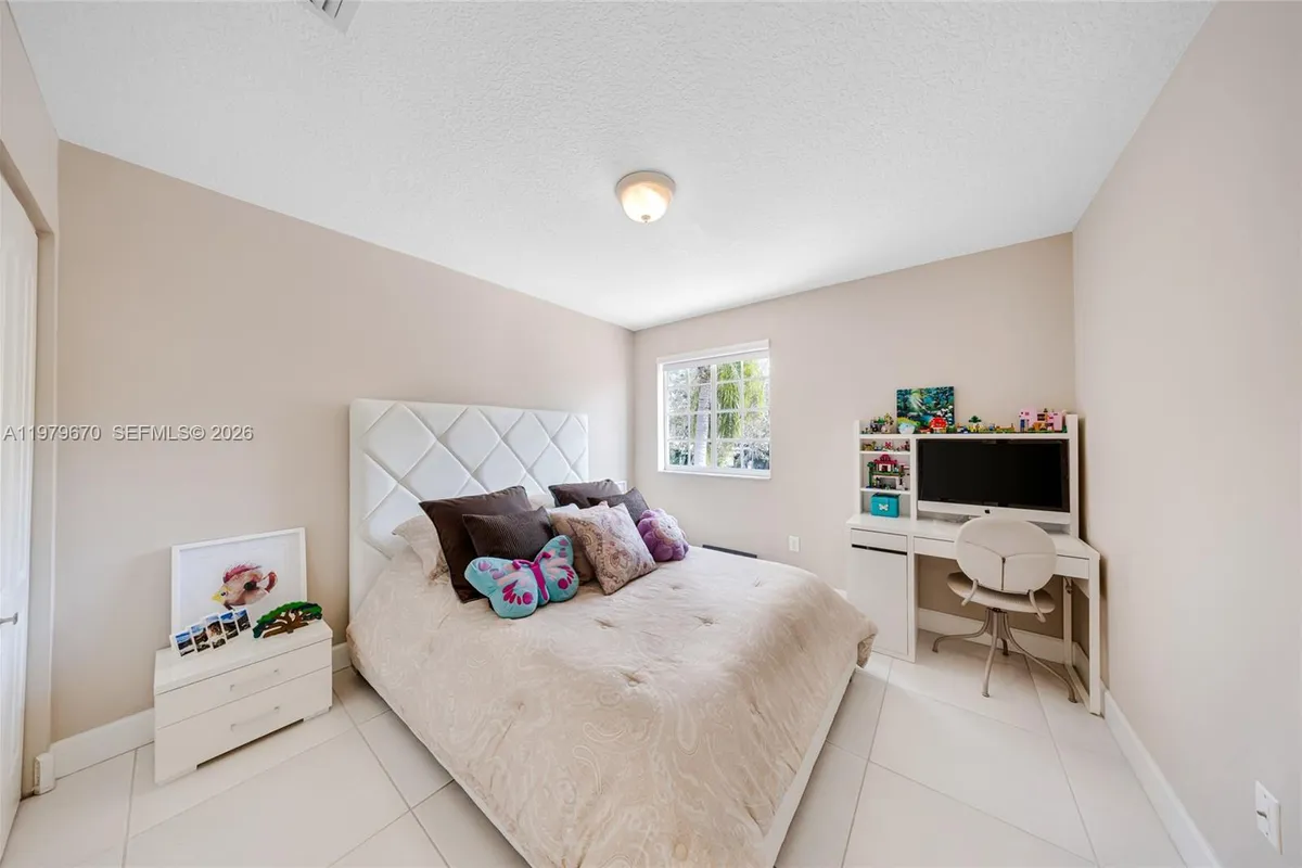 10917 NW 59th St, Doral FL 33178