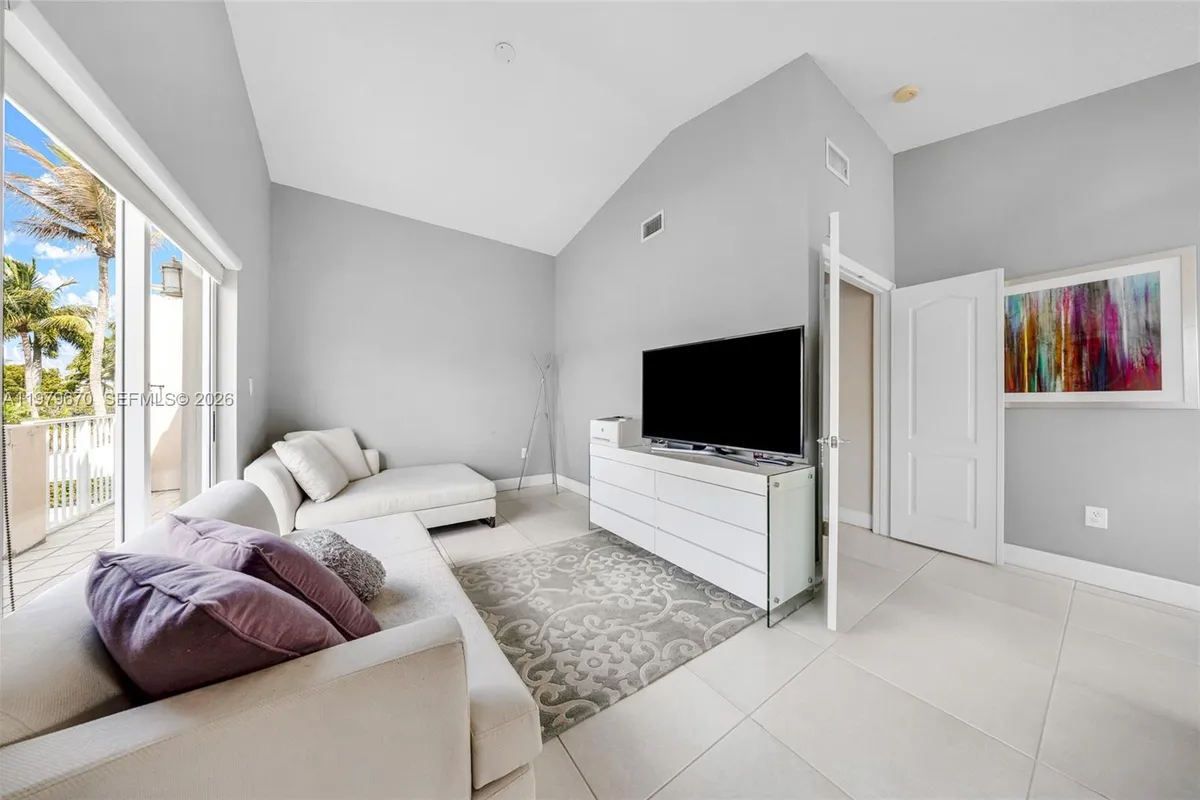 10917 NW 59th St, Doral FL 33178