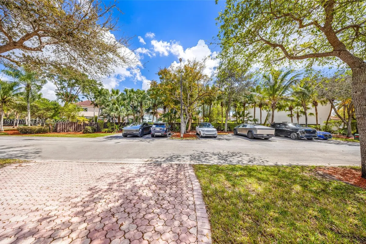 10917 NW 59th St, Doral FL 33178