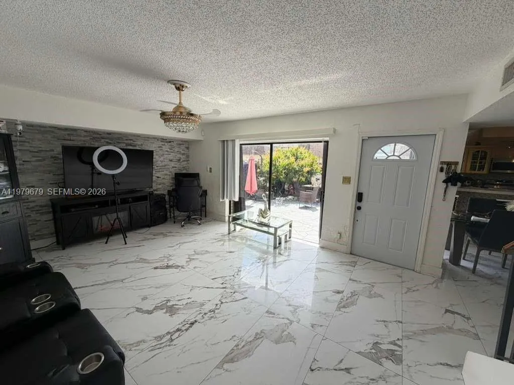 8209 SW 23rd Ct # 17C, North Lauderdale FL 33068