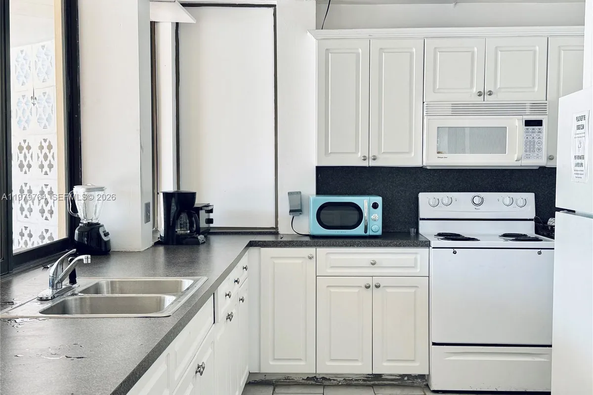 7891 N Sunrise Lakes Dr # 310, Sunrise FL 33322