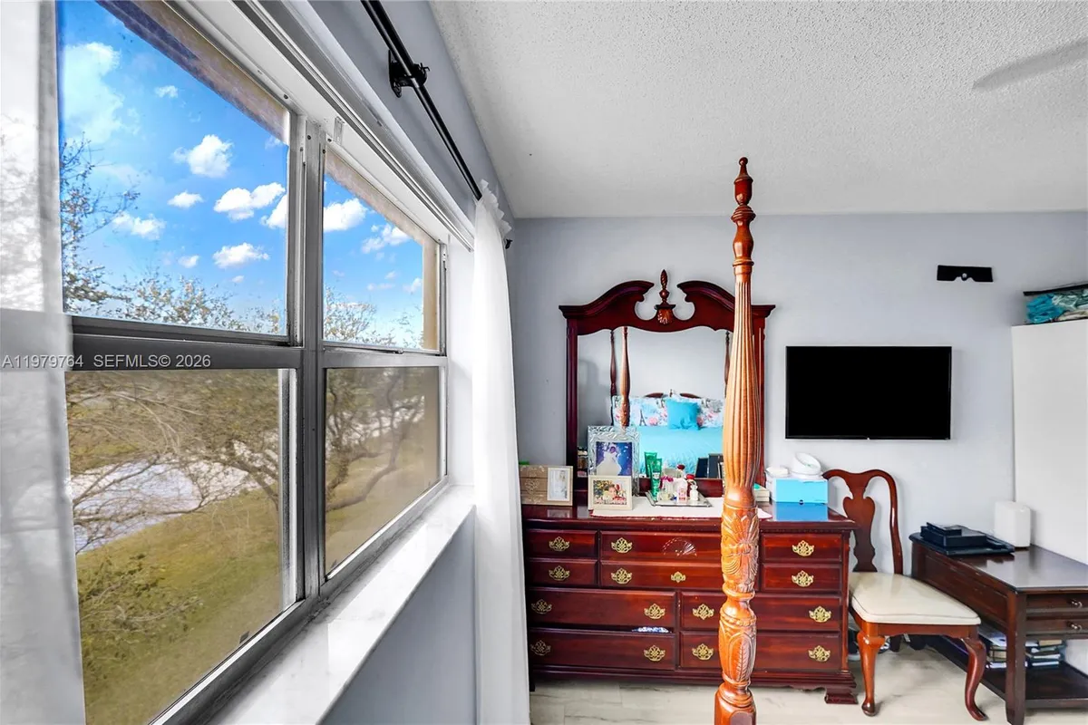 7891 N Sunrise Lakes Dr # 310, Sunrise FL 33322