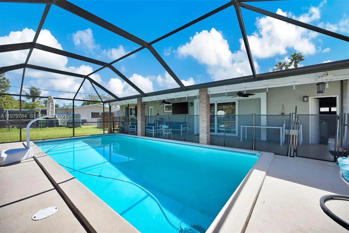 8935 SW 186th Ter, Cutler Bay FL 33157