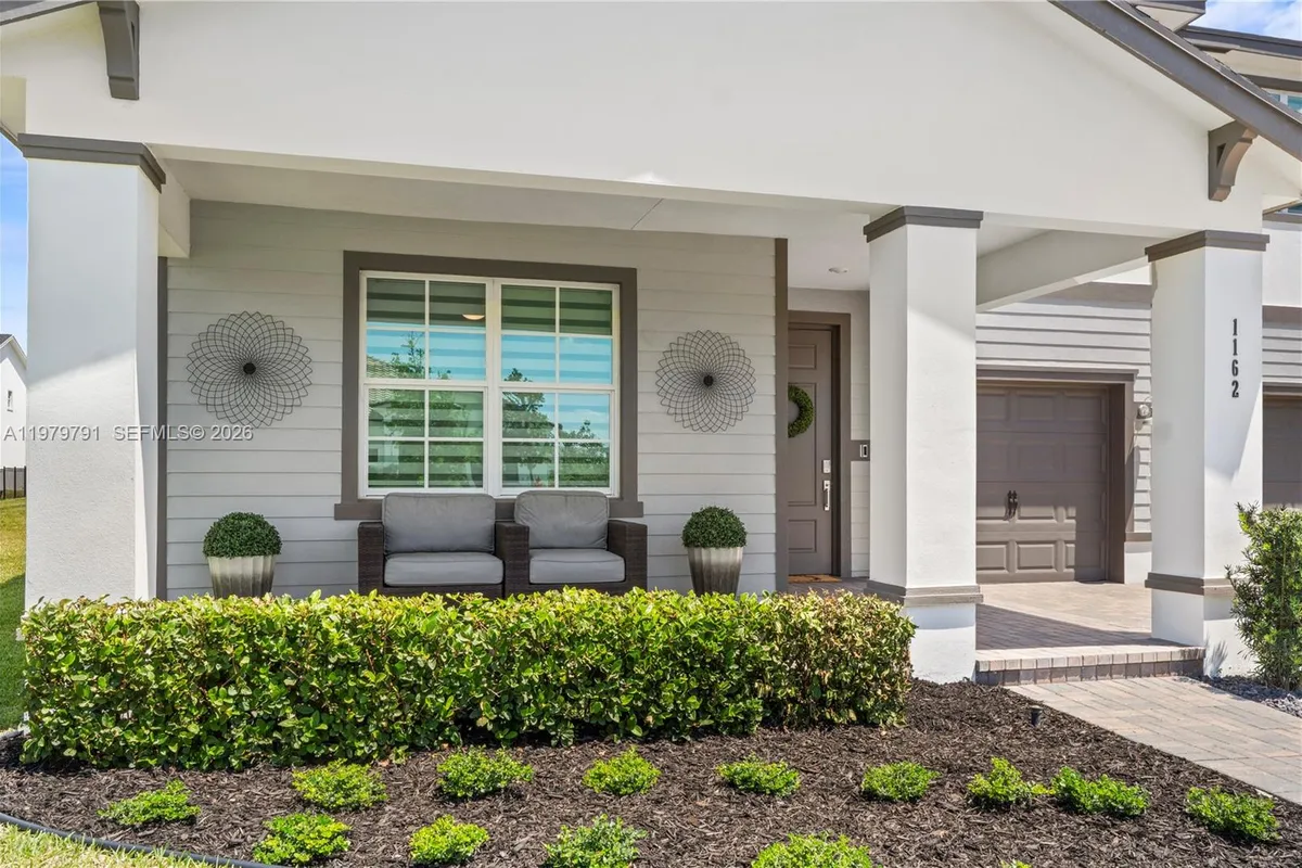 1162 Haywagon Trl, Loxahatchee FL 33470