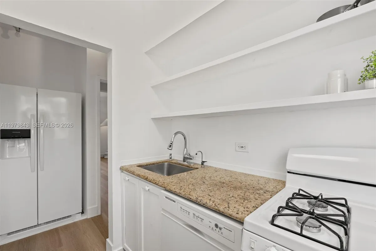 4710 Pine Tree Dr # 26, Miami Beach FL 33140