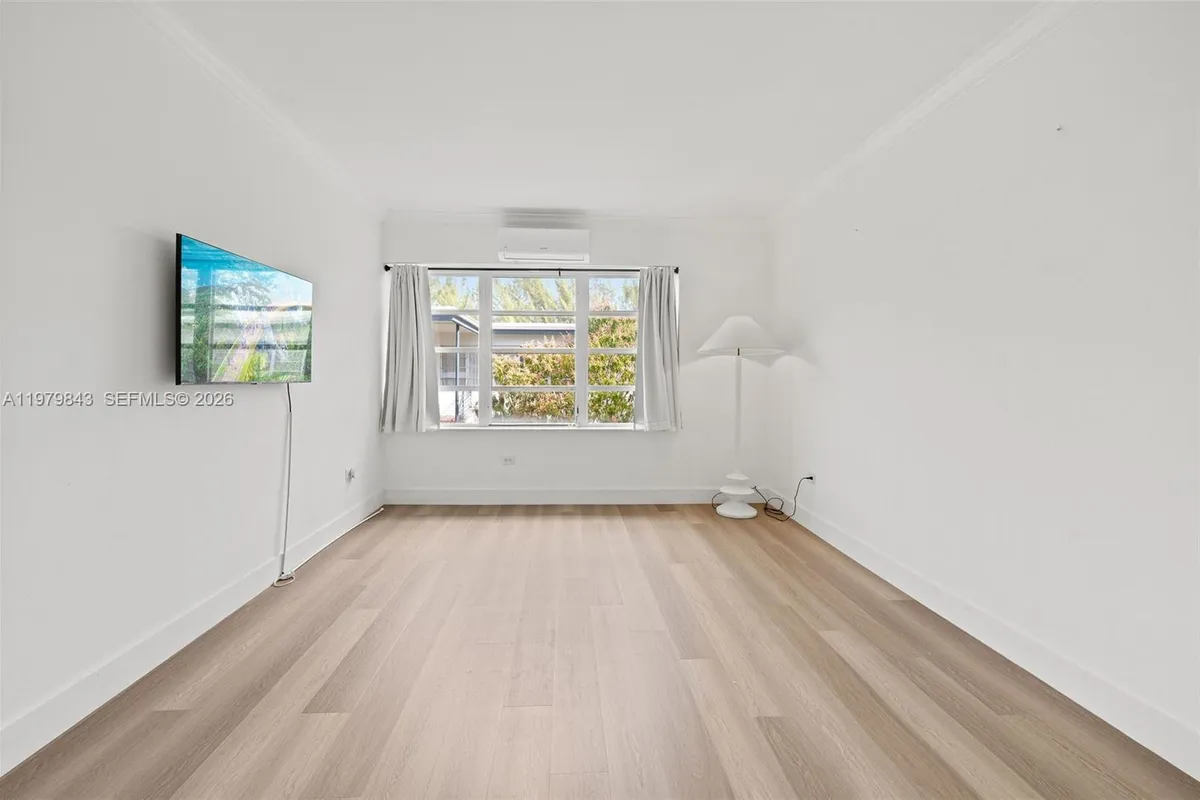 4710 Pine Tree Dr # 26, Miami Beach FL 33140