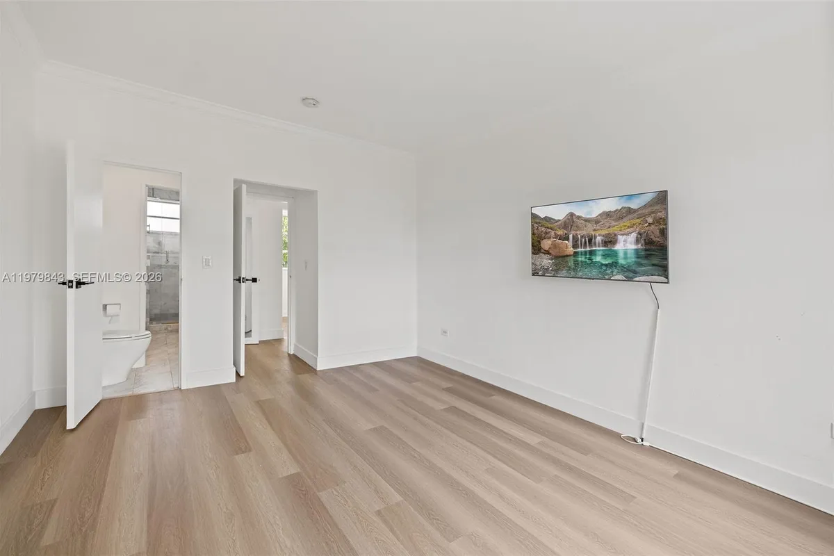 4710 Pine Tree Dr # 26, Miami Beach FL 33140