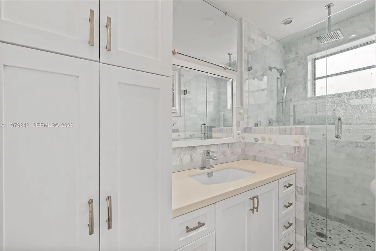 4710 Pine Tree Dr # 26, Miami Beach FL 33140