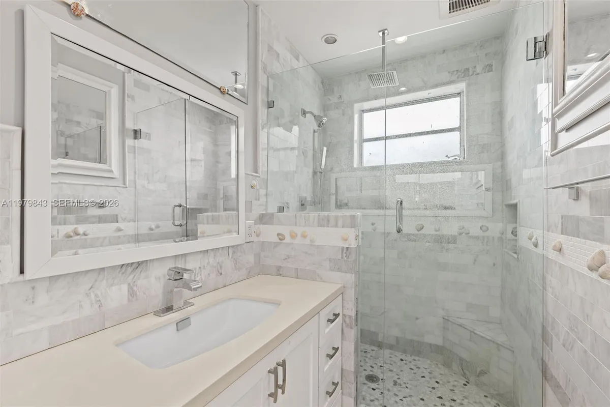 4710 Pine Tree Dr # 26, Miami Beach FL 33140