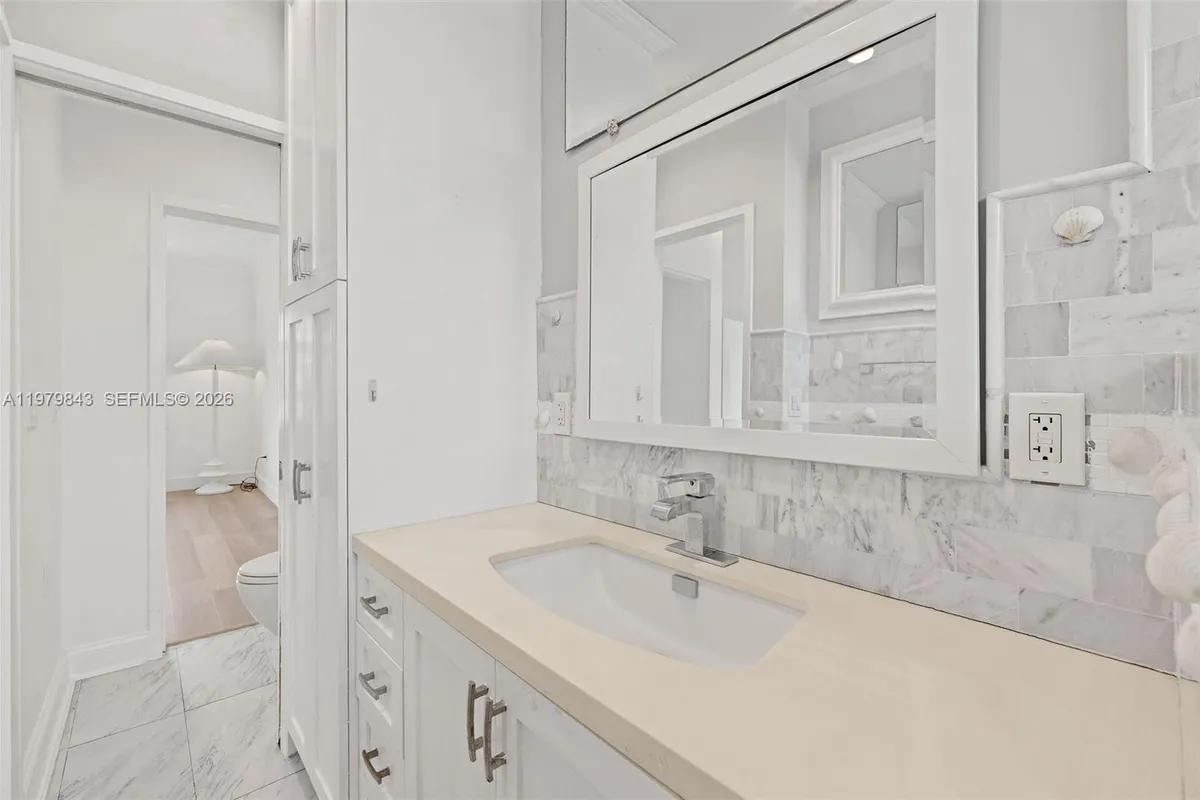 4710 Pine Tree Dr # 26, Miami Beach FL 33140