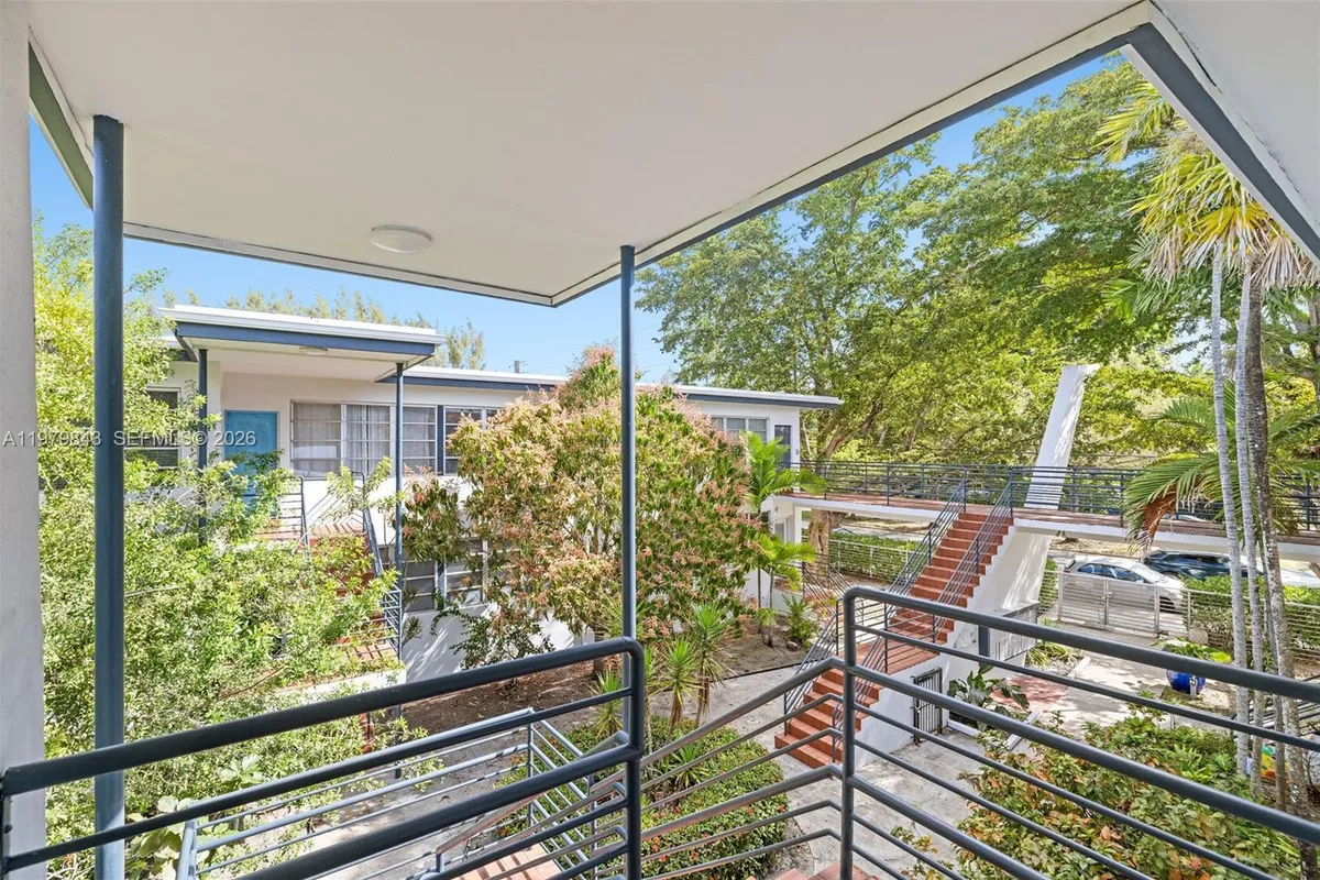 4710 Pine Tree Dr # 26, Miami Beach FL 33140