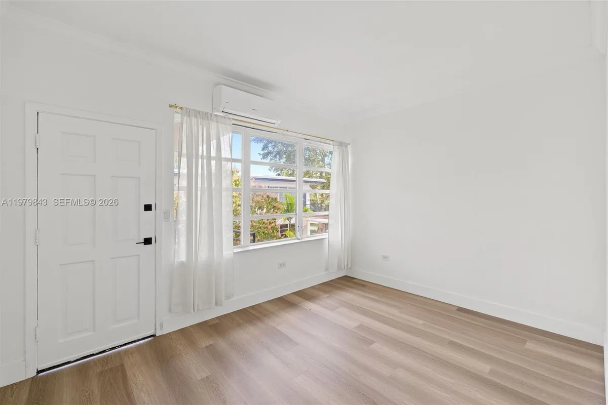 4710 Pine Tree Dr # 26, Miami Beach FL 33140