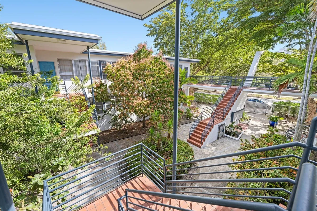 4710 Pine Tree Dr # 26, Miami Beach FL 33140