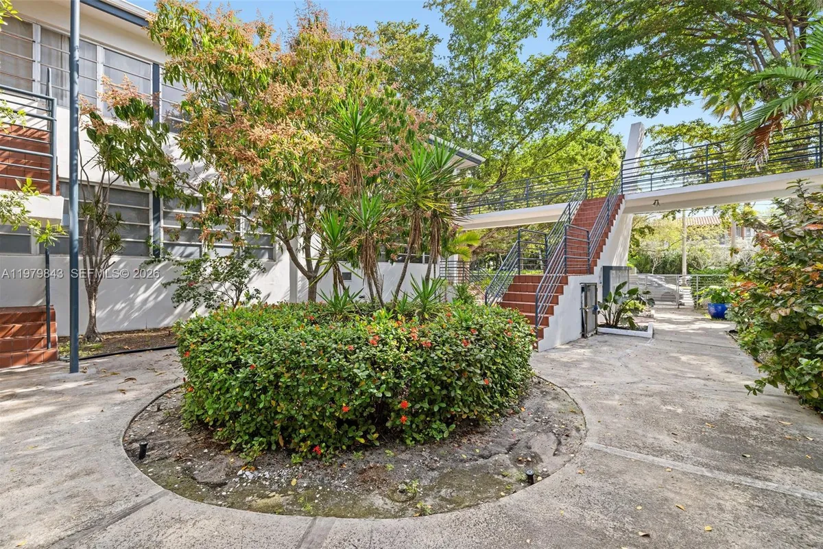 4710 Pine Tree Dr # 26, Miami Beach FL 33140