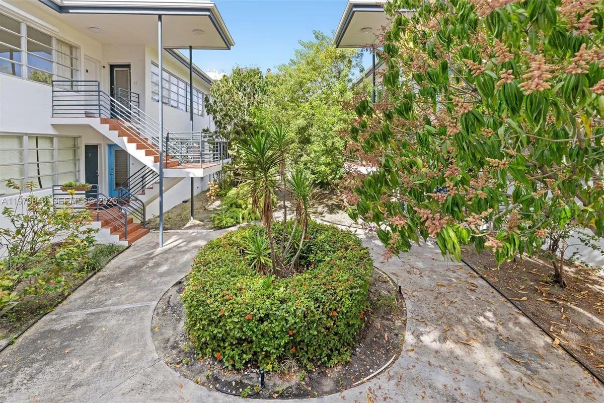 4710 Pine Tree Dr # 26, Miami Beach FL 33140