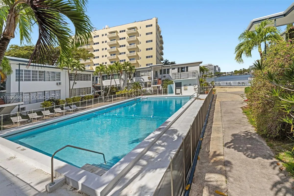 4710 Pine Tree Dr # 26, Miami Beach FL 33140