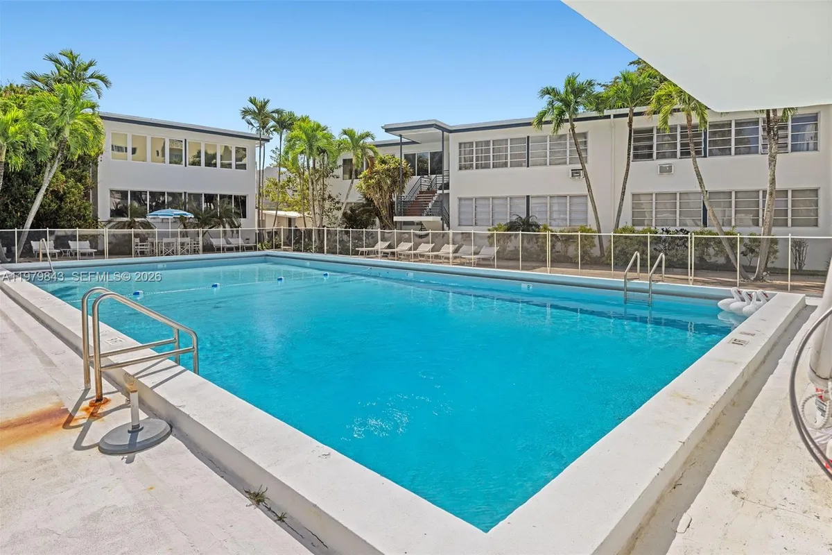 4710 Pine Tree Dr # 26, Miami Beach FL 33140