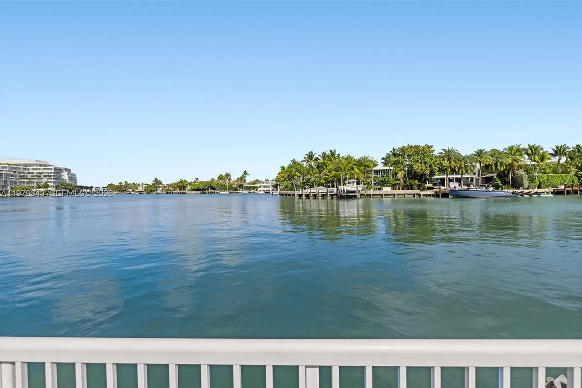 4710 Pine Tree Dr # 26, Miami Beach FL 33140