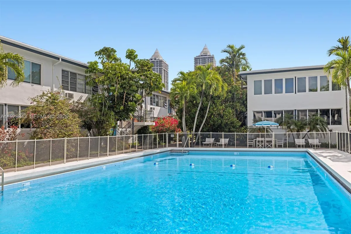 4710 Pine Tree Dr # 26, Miami Beach FL 33140