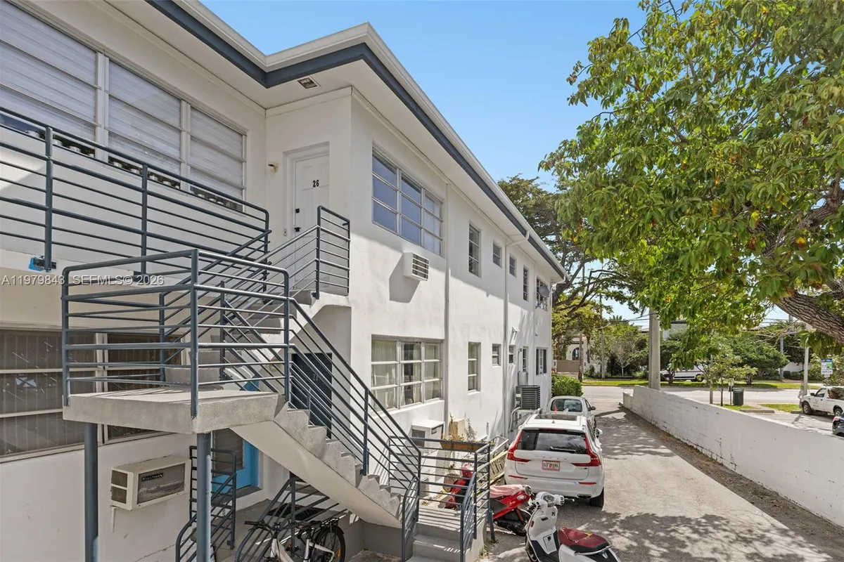 4710 Pine Tree Dr # 26, Miami Beach FL 33140