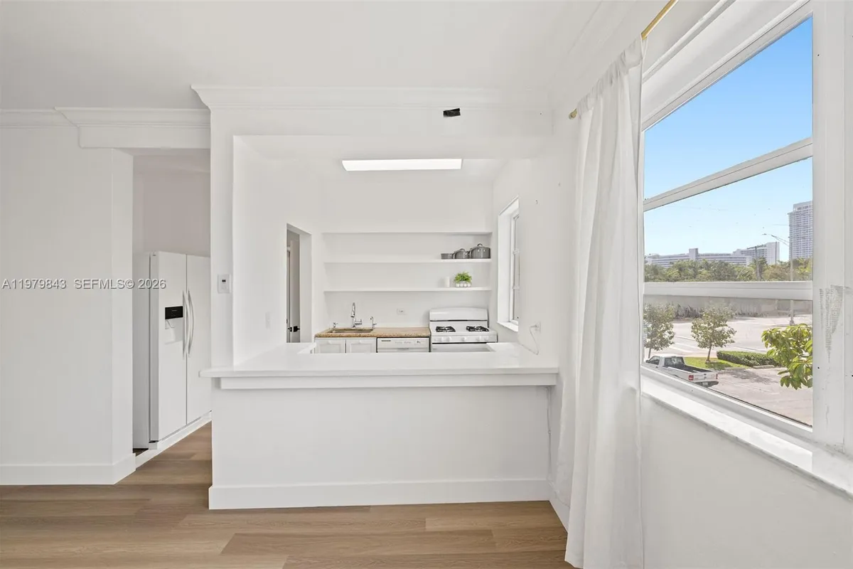 4710 Pine Tree Dr # 26, Miami Beach FL 33140