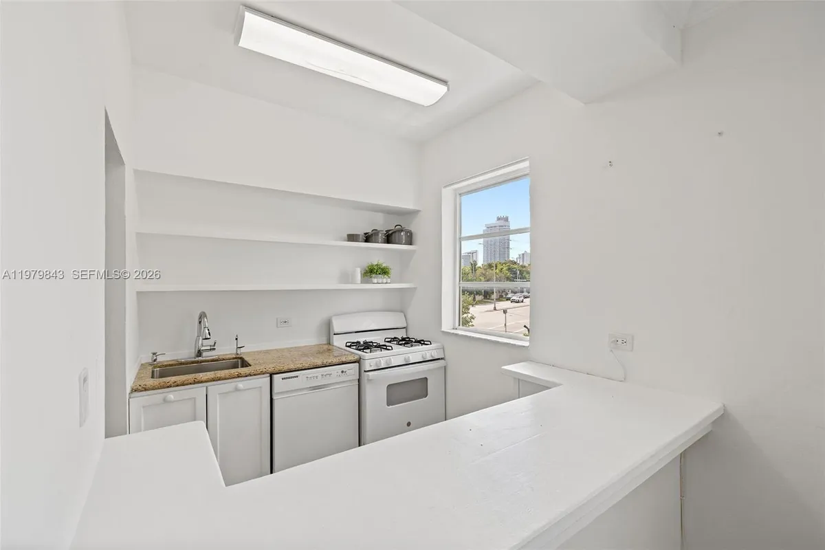 4710 Pine Tree Dr # 26, Miami Beach FL 33140