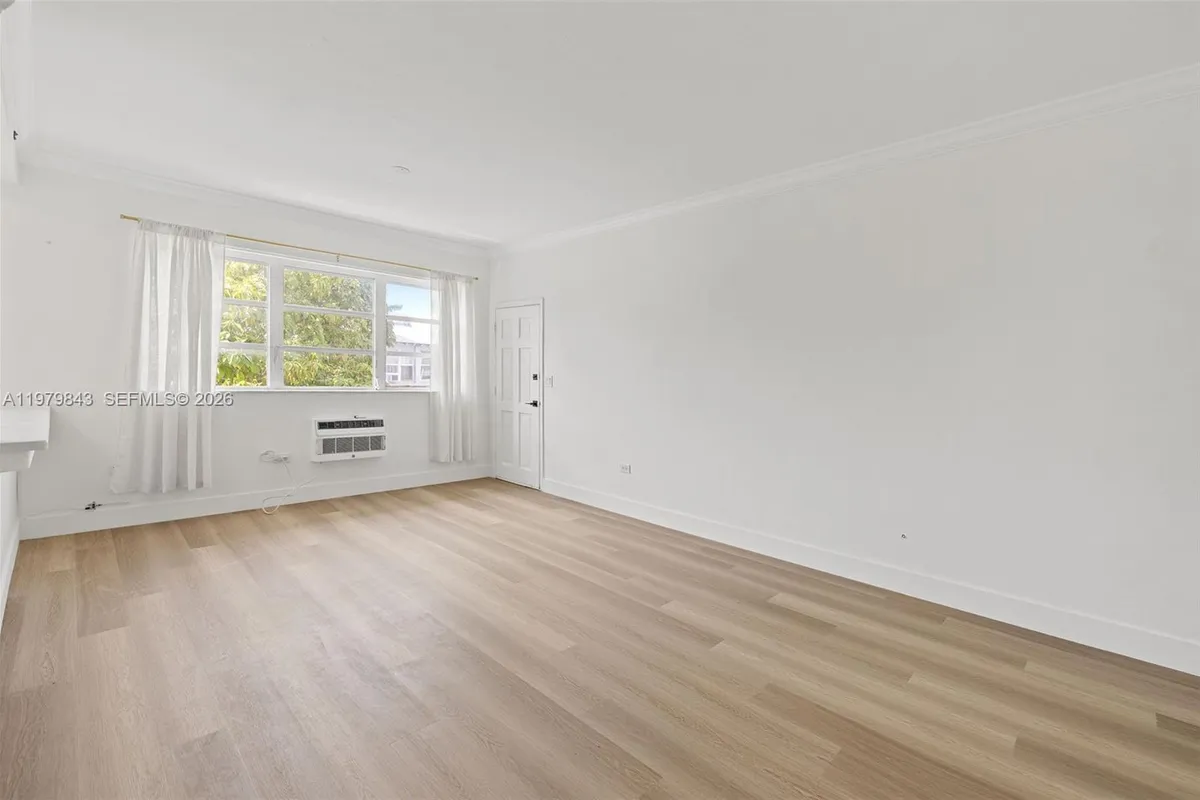 4710 Pine Tree Dr # 26, Miami Beach FL 33140