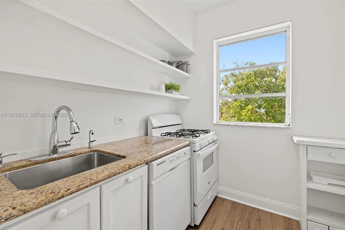 4710 Pine Tree Dr # 26, Miami Beach FL 33140