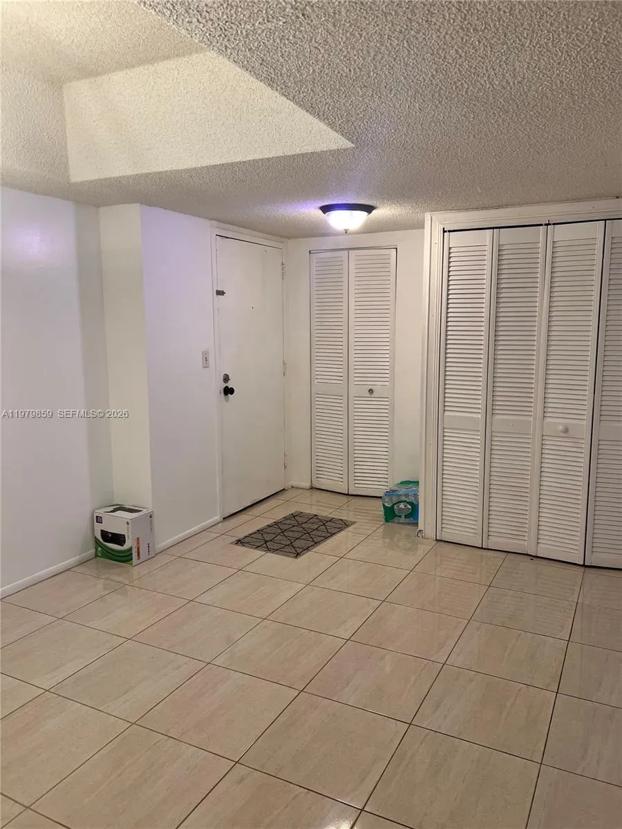 3680 Inverrary Dr # 1T, Lauderhill FL 33319
