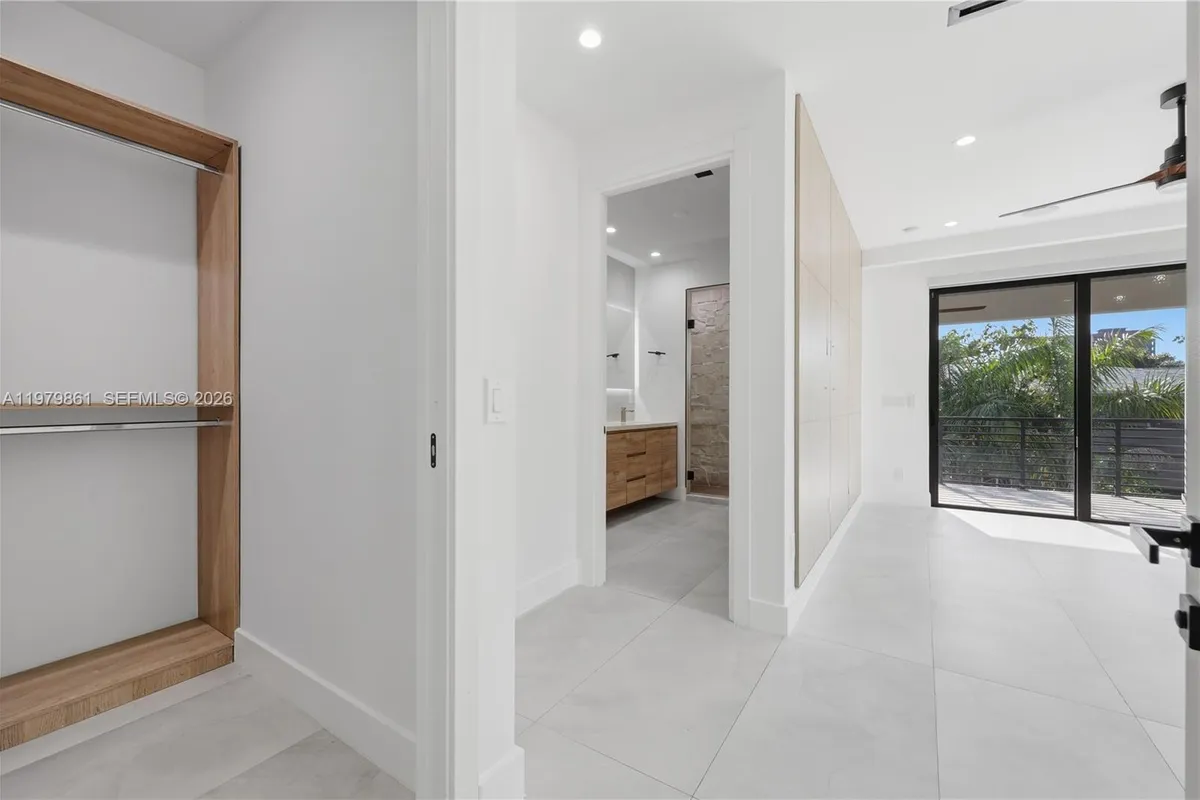 609 NE 8th Ave # B, Fort Lauderdale FL 33304