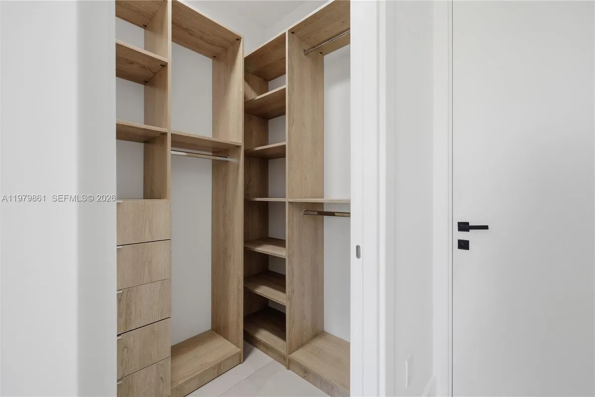 609 NE 8th Ave # B, Fort Lauderdale FL 33304