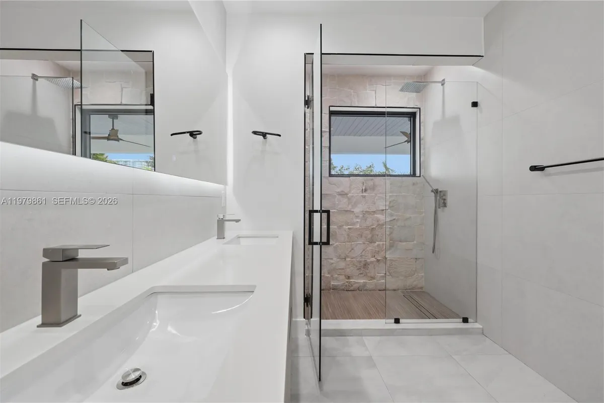 609 NE 8th Ave # B, Fort Lauderdale FL 33304