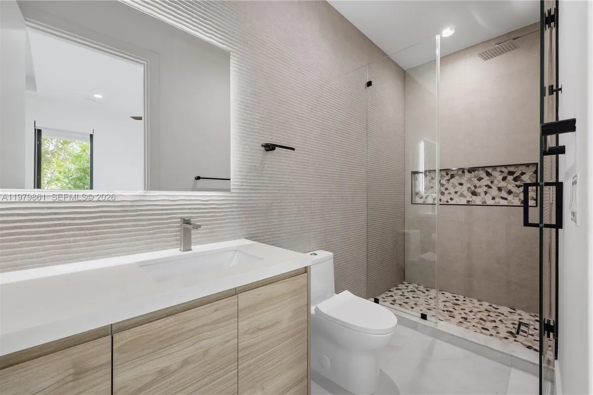 609 NE 8th Ave # B, Fort Lauderdale FL 33304