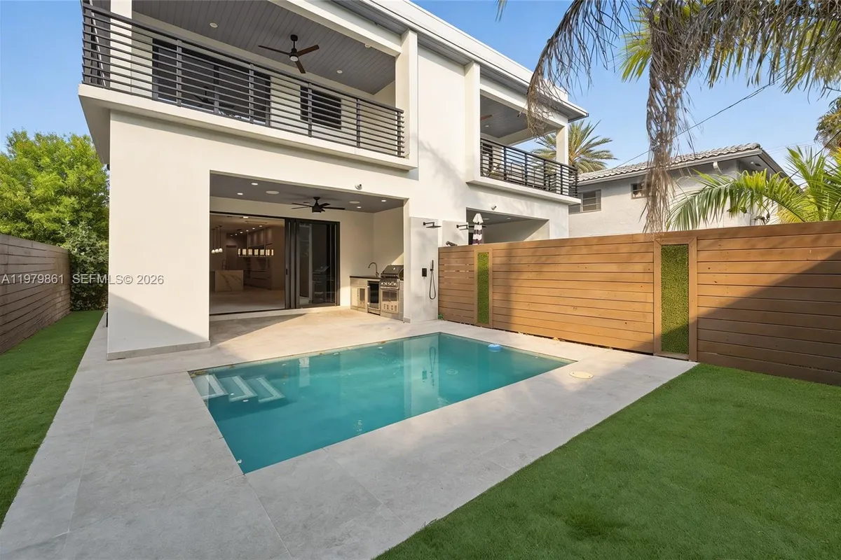 609 NE 8th Ave # B, Fort Lauderdale FL 33304