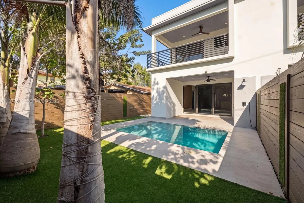 609 NE 8th Ave # B, Fort Lauderdale FL 33304